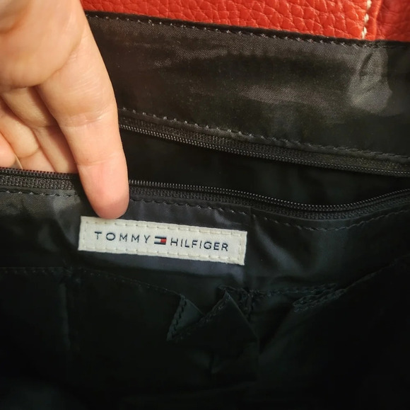 Vintage Tommy Hilfiger Red Faux Leather square Shoulder Bag, 90's, Retro - Picture 10 of 16